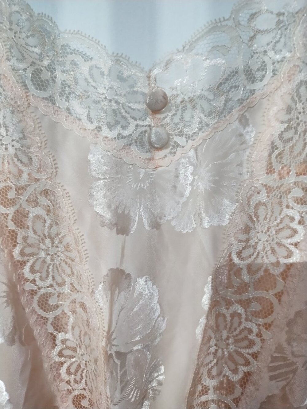 Sweet sleeping lace trimmed Romper - Picture 4 of 7